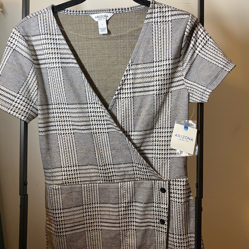 NWT Arizona plunging V-neck romper